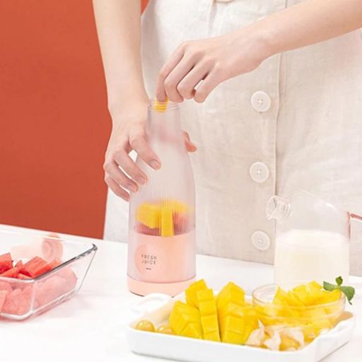 Fresh Juice Blender Bottle, Mélangeur portable presse, Milkshake, protéine, comment utilise ce blender étape 1- ouvrir et mettre des fruits