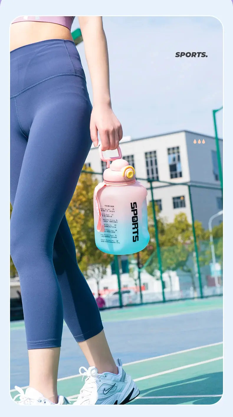 Grosse Gourde avec paille intégrée2500ml ,Gourde avec paille Decathlon, Gourde isotherme avec paille intégrée, Gourde paille Adulte , GIANXI Sport Water Bottle Portable Fitness Plastic Cup With Straw Large Capacity Outdo Gourde Bottle®