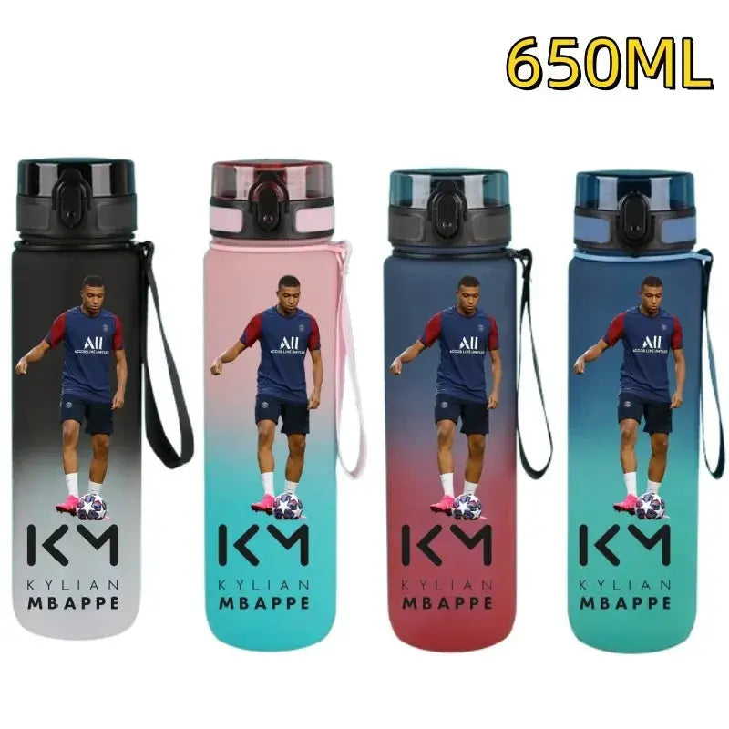Gourde FIFA Football Star Ronaldo Messi 650ml, Bouteille d'Eau FIFA Football Star Ronaldo Messi 650ml, Neymar, Kylian Mbappe, CR7, KM9, PSG, Real Madrid, Portugal, Barcelone, Argentine, ligue des champions, Ballon d'Or, Franc Gourde Bottle®