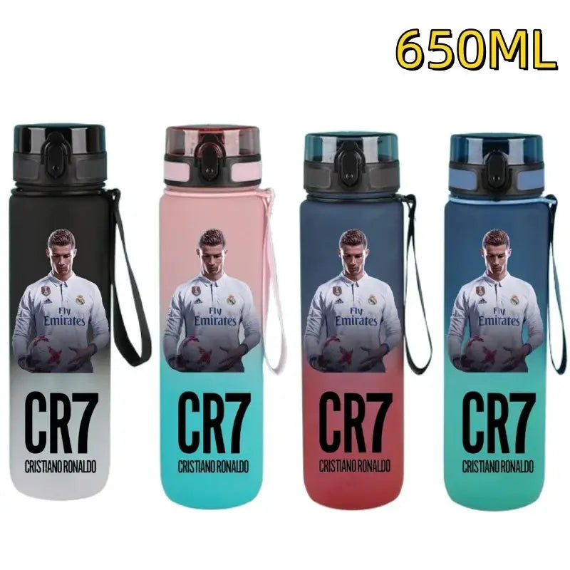 Gourde FIFA Football Star Ronaldo Messi 650ml, Bouteille d'Eau FIFA Football Star Ronaldo Messi 650ml, Neymar, Kylian Mbappe, CR7, KM9, PSG, Real Madrid, Portugal, Barcelone, Argentine, ligue des champions, Ballon d'Or, Franc Gourde Bottle®