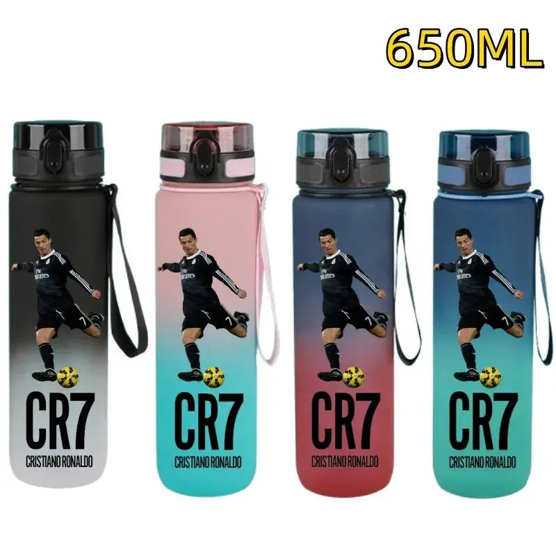 Gourde FIFA Football Star Ronaldo Messi 650ml, Bouteille d'Eau FIFA Football Star Ronaldo Messi 650ml, Neymar, Kylian Mbappe, CR7, KM9, PSG, Real Madrid, Portugal, Barcelone, Argentine, ligue des champions, Ballon d'Or, Franc Gourde Bottle®