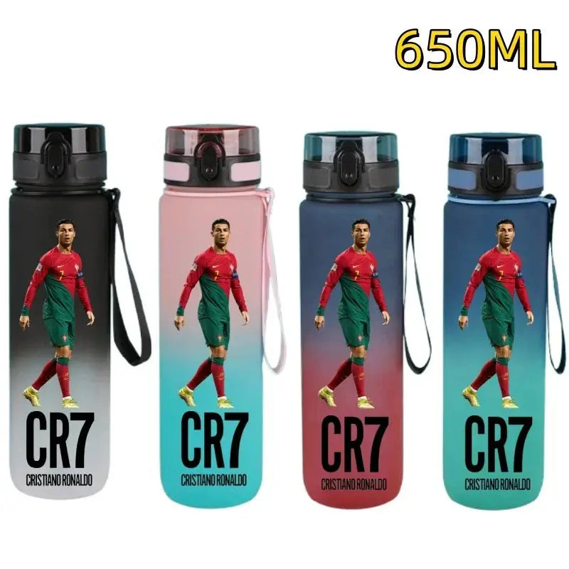 Gourde FIFA Football Star Ronaldo Messi 650ml, Bouteille d'Eau FIFA Football Star Ronaldo Messi 650ml, Neymar, Kylian Mbappe, CR7, KM9, PSG, Real Madrid, Portugal, Barcelone, Argentine, ligue des champions, Ballon d'Or, Franc Gourde Bottle®