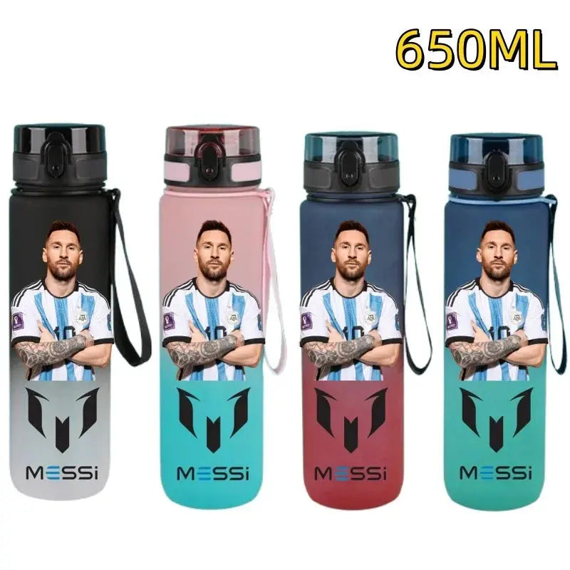 Gourde FIFA Football Star Ronaldo Messi 650ml, Bouteille d'Eau FIFA Football Star Ronaldo Messi 650ml, Neymar, Kylian Mbappe, CR7, KM9, PSG, Real Madrid, Portugal, Barcelone, Argentine, ligue des champions, Ballon d'Or, Franc Gourde Bottle®