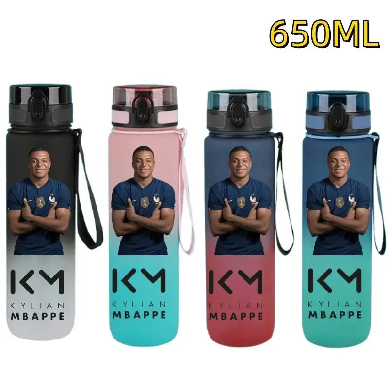 Gourde FIFA Football Star Ronaldo Messi 650ml, Bouteille d'Eau FIFA Football Star Ronaldo Messi 650ml, Neymar, Kylian Mbappe, CR7, KM9, PSG, Real Madrid, Portugal, Barcelone, Argentine, ligue des champions, Ballon d'Or, Franc Gourde Bottle®