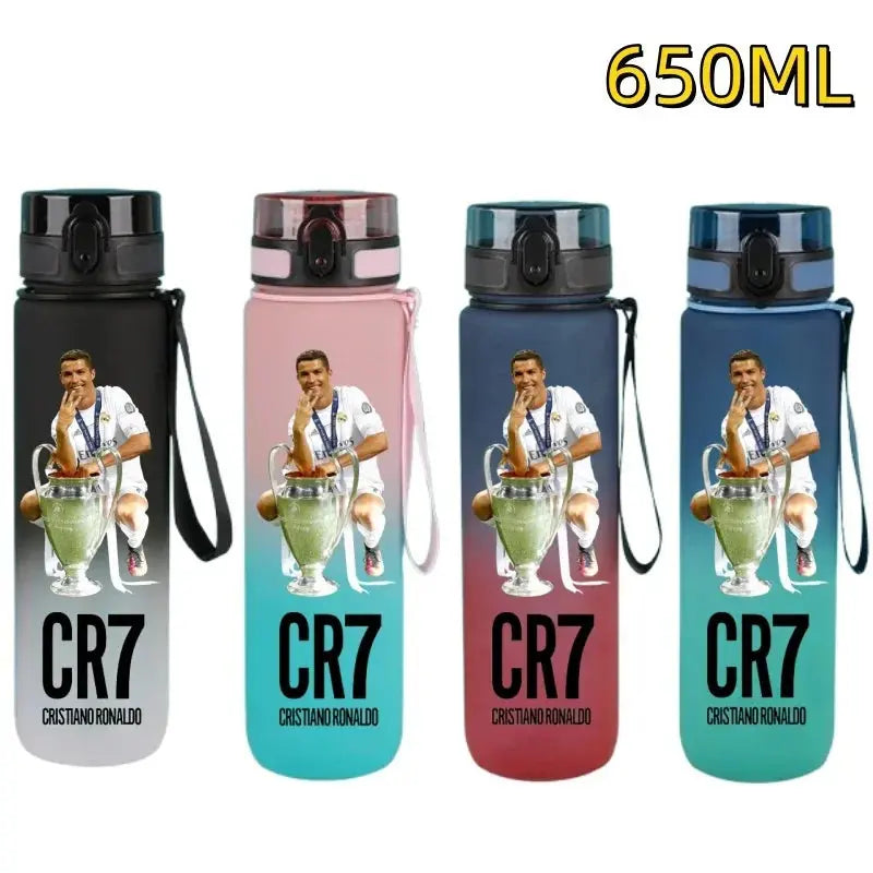 Gourde FIFA Football Star Ronaldo Messi 650ml, Bouteille d'Eau FIFA Football Star Ronaldo Messi 650ml, Neymar, Kylian Mbappe, CR7, KM9, PSG, Real Madrid, Portugal, Barcelone, Argentine, ligue des champions, Ballon d'Or, Franc Gourde Bottle®