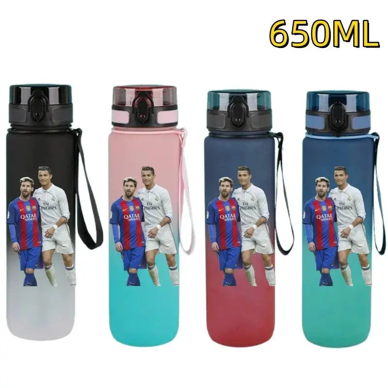 Gourde FIFA Football Star Ronaldo Messi 650ml, Bouteille d'Eau FIFA Football Star Ronaldo Messi 650ml, Neymar, Kylian Mbappe, CR7, KM9, PSG, Real Madrid, Portugal, Barcelone, Argentine, ligue des champions, Ballon d'Or, Franc Gourde Bottle®