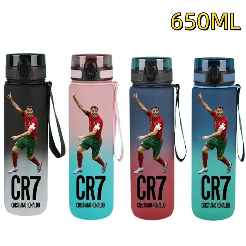 Gourde FIFA Football Star Ronaldo Messi 650ml, Bouteille d'Eau FIFA Football Star Ronaldo Messi 650ml, Neymar, Kylian Mbappe, CR7, KM9, PSG, Real Madrid, Portugal, Barcelone, Argentine, ligue des champions, Ballon d'Or, Franc Gourde Bottle®