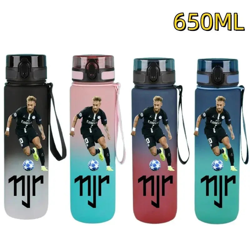 Gourde FIFA Football Star Ronaldo Messi 650ml, Bouteille d'Eau FIFA Football Star Ronaldo Messi 650ml, Neymar, Kylian Mbappe, CR7, KM9, PSG, Real Madrid, Portugal, Barcelone, Argentine, ligue des champions, Ballon d'Or, Franc Gourde Bottle®