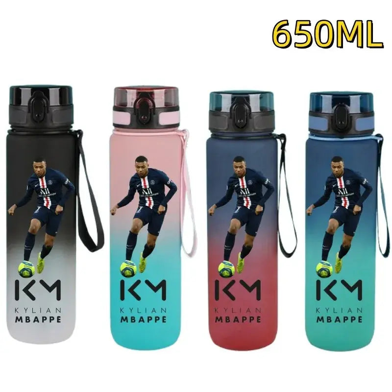 Gourde FIFA Football Star Ronaldo Messi 650ml, Bouteille d'Eau FIFA Football Star Ronaldo Messi 650ml, Neymar, Kylian Mbappe, CR7, KM9, PSG, Real Madrid, Portugal, Barcelone, Argentine, ligue des champions, Ballon d'Or, Franc Gourde Bottle®