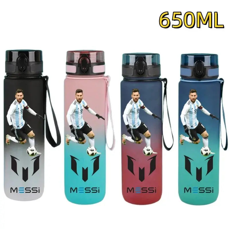 Gourde FIFA Football Star Ronaldo Messi 650ml, Bouteille d'Eau FIFA Football Star Ronaldo Messi 650ml, Neymar, Kylian Mbappe, CR7, KM9, PSG, Real Madrid, Portugal, Barcelone, Argentine, ligue des champions, Ballon d'Or, Franc Gourde Bottle®