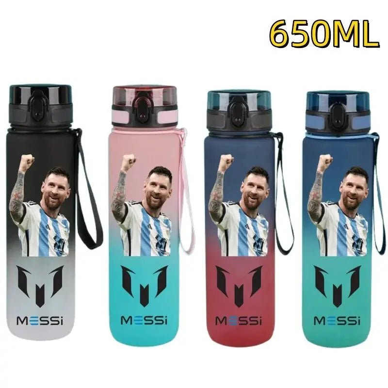 Gourde FIFA Football Star Ronaldo Messi 650ml, Bouteille d'Eau FIFA Football Star Ronaldo Messi 650ml, Neymar, Kylian Mbappe, CR7, KM9, PSG, Real Madrid, Portugal, Barcelone, Argentine, ligue des champions, Ballon d'Or, Franc Gourde Bottle®