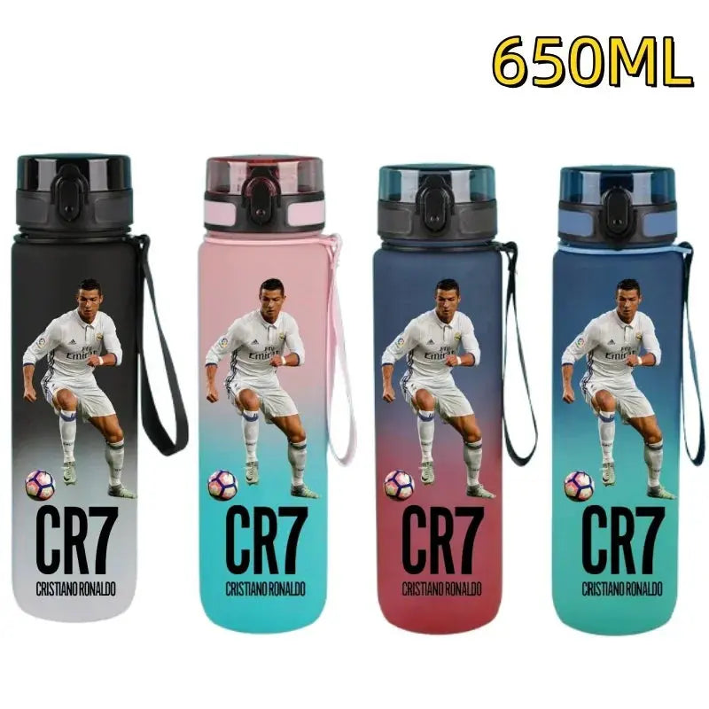 Gourde FIFA Football Star Ronaldo Messi 650ml, Bouteille d'Eau FIFA Football Star Ronaldo Messi 650ml, Neymar, Kylian Mbappe, CR7, KM9, PSG, Real Madrid, Portugal, Barcelone, Argentine, ligue des champions, Ballon d'Or, Franc Gourde Bottle®