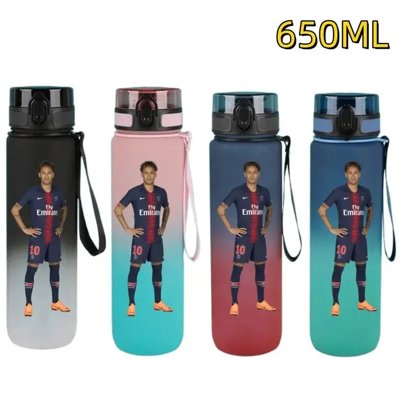 Gourde FIFA Football Star Ronaldo Messi 650ml, Bouteille d'Eau FIFA Football Star Ronaldo Messi 650ml, Neymar, Kylian Mbappe, CR7, KM9, PSG, Real Madrid, Portugal, Barcelone, Argentine, ligue des champions, Ballon d'Or, Franc Gourde Bottle®