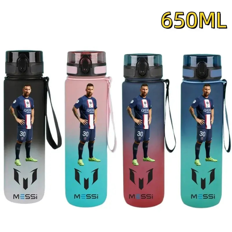 Gourde FIFA Football Star Ronaldo Messi 650ml, Bouteille d'Eau FIFA Football Star Ronaldo Messi 650ml, Neymar, Kylian Mbappe, CR7, KM9, PSG, Real Madrid, Portugal, Barcelone, Argentine, ligue des champions, Ballon d'Or, Franc Gourde Bottle®
