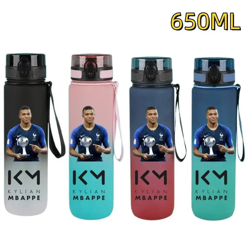 Gourde FIFA Football Star Ronaldo Messi 650ml, Bouteille d'Eau FIFA Football Star Ronaldo Messi 650ml, Neymar, Kylian Mbappe, CR7, KM9, PSG, Real Madrid, Portugal, Barcelone, Argentine, ligue des champions, Ballon d'Or, Franc Gourde Bottle®
