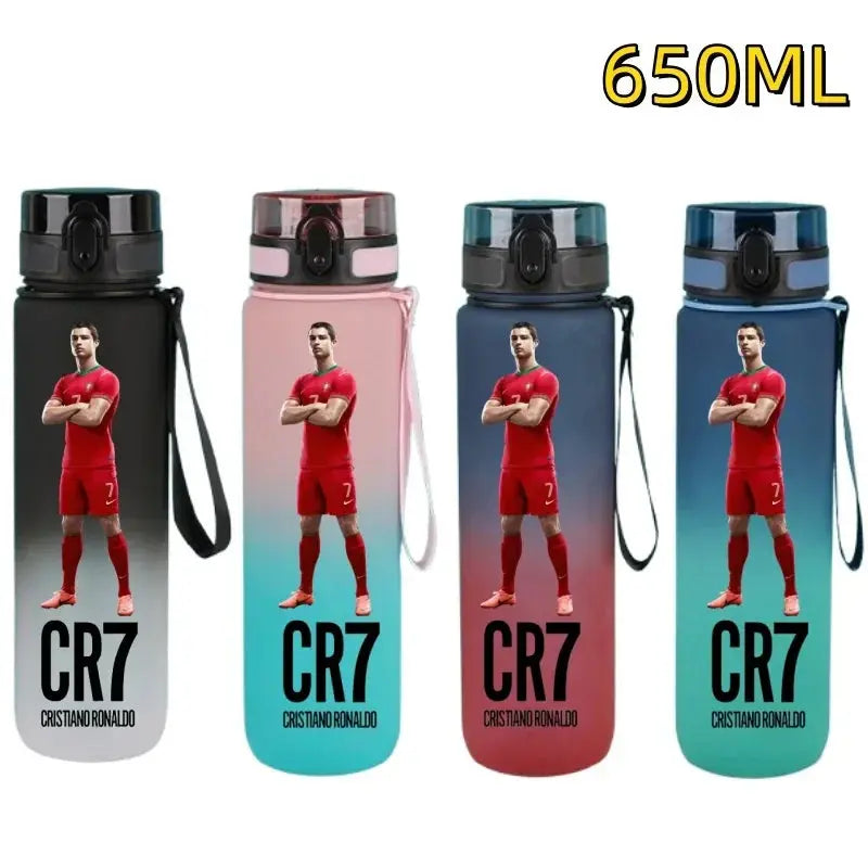 Gourde FIFA Football Star Ronaldo Messi 650ml, Bouteille d'Eau FIFA Football Star Ronaldo Messi 650ml, Neymar, Kylian Mbappe, CR7, KM9, PSG, Real Madrid, Portugal, Barcelone, Argentine, ligue des champions, Ballon d'Or, Franc Gourde Bottle®