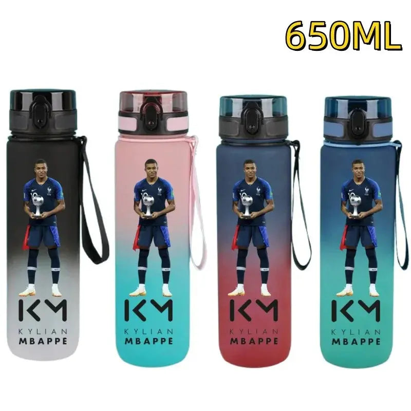 Gourde FIFA Football Star Ronaldo Messi 650ml, Bouteille d'Eau FIFA Football Star Ronaldo Messi 650ml, Neymar, Kylian Mbappe, CR7, KM9, PSG, Real Madrid, Portugal, Barcelone, Argentine, ligue des champions, Ballon d'Or, Franc Gourde Bottle®