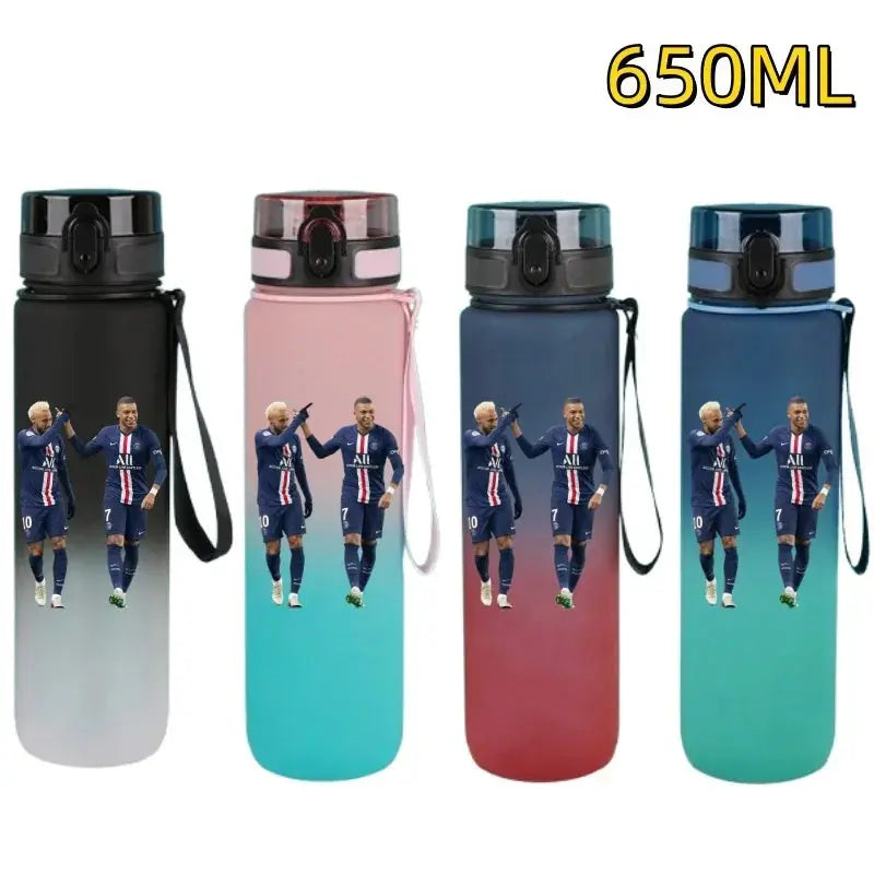 Gourde FIFA Football Star Ronaldo Messi 650ml, Bouteille d'Eau FIFA Football Star Ronaldo Messi 650ml, Neymar, Kylian Mbappe, CR7, KM9, PSG, Real Madrid, Portugal, Barcelone, Argentine, ligue des champions, Ballon d'Or, Franc Gourde Bottle®