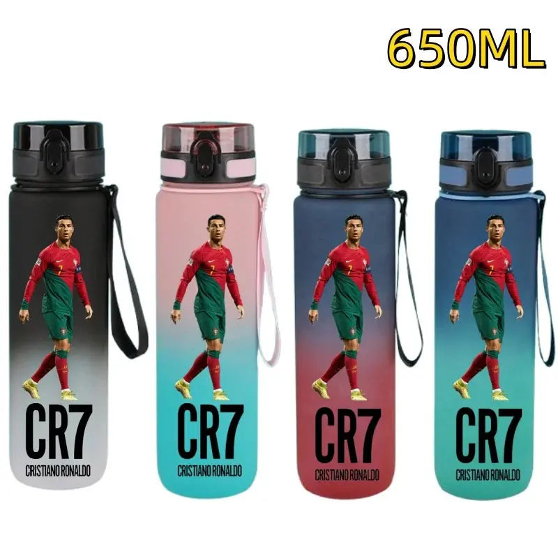 Gourde FIFA Football Star Ronaldo Messi 650ml, Bouteille d'Eau FIFA Football Star Ronaldo Messi 650ml, Neymar, Kylian Mbappe, CR7, KM9, PSG, Real Madrid, Portugal, Barcelone, Argentine, ligue des champions, Ballon d'Or, Franc Gourde Bottle®