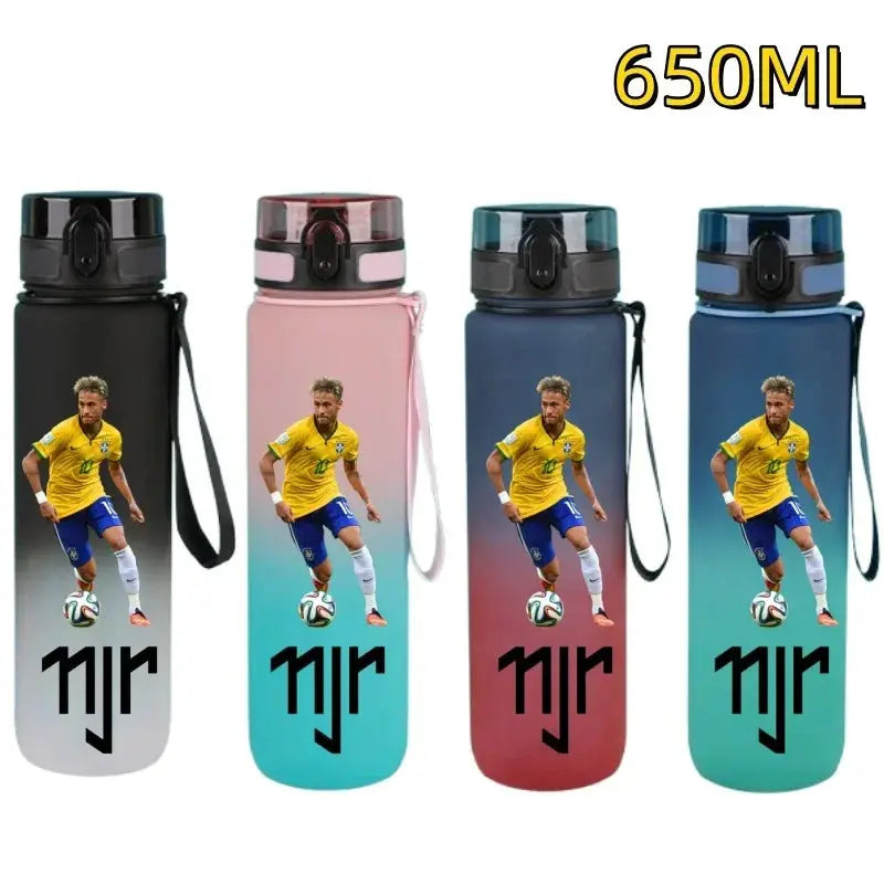 Gourde FIFA Football Star Ronaldo Messi 650ml, Bouteille d'Eau FIFA Football Star Ronaldo Messi 650ml, Neymar, Kylian Mbappe, CR7, KM9, PSG, Real Madrid, Portugal, Barcelone, Argentine, ligue des champions, Ballon d'Or, Franc Gourde Bottle®