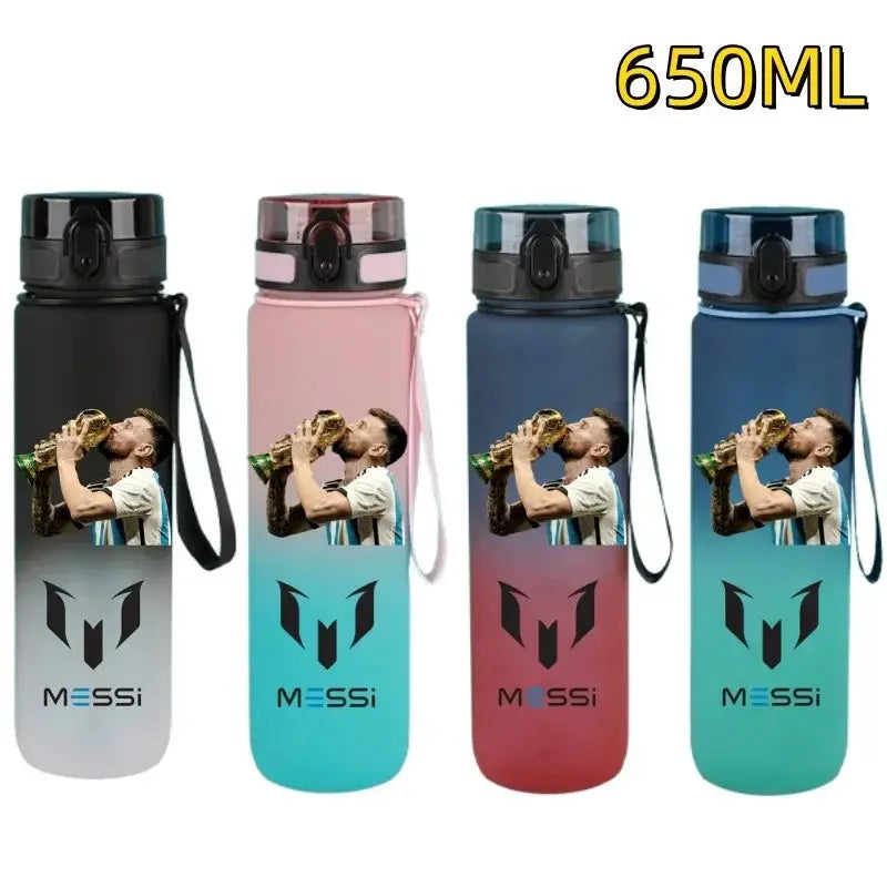 Gourde FIFA Football Star Ronaldo Messi 650ml, Bouteille d'Eau FIFA Football Star Ronaldo Messi 650ml, Neymar, Kylian Mbappe, CR7, KM9, PSG, Real Madrid, Portugal, Barcelone, Argentine, ligue des champions, Ballon d'Or, Franc Gourde Bottle®