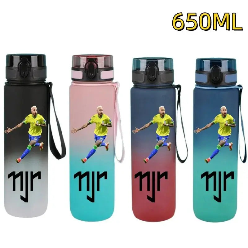 Gourde FIFA Football Star Ronaldo Messi 650ml, Bouteille d'Eau FIFA Football Star Ronaldo Messi 650ml, Neymar, Kylian Mbappe, CR7, KM9, PSG, Real Madrid, Portugal, Barcelone, Argentine, ligue des champions, Ballon d'Or, Franc Gourde Bottle®