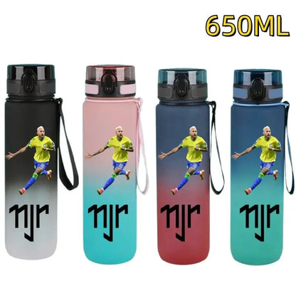 Gourde FIFA Football Star Ronaldo Messi 650ml, Bouteille d'Eau FIFA Football Star Ronaldo Messi 650ml, Neymar, Kylian Mbappe, CR7, KM9, PSG, Real Madrid, Portugal, Barcelone, Argentine, ligue des champions, Ballon d'Or, Franc Gourde Bottle®