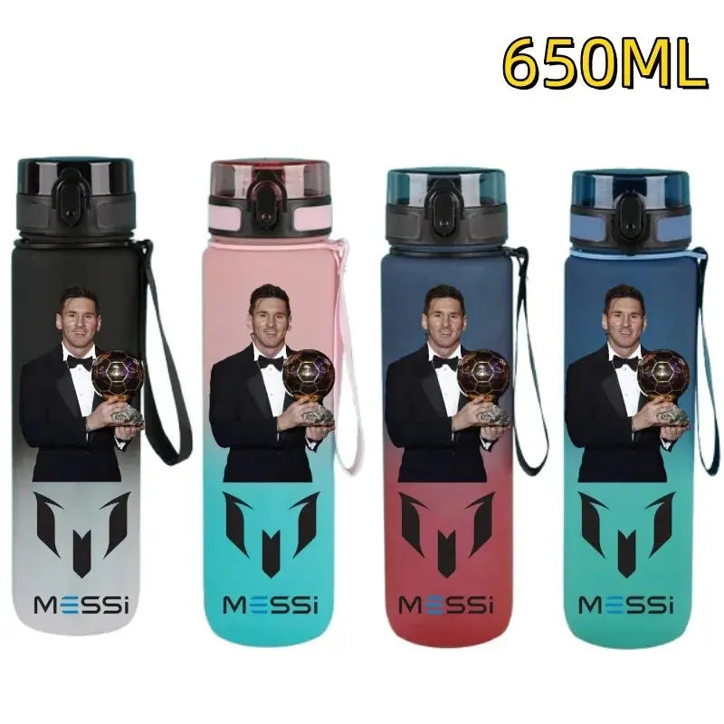 Gourde FIFA Football Star Ronaldo Messi 650ml, Bouteille d'Eau FIFA Football Star Ronaldo Messi 650ml, Neymar, Kylian Mbappe, CR7, KM9, PSG, Real Madrid, Portugal, Barcelone, Argentine, ligue des champions, Ballon d'Or, Franc Gourde Bottle®