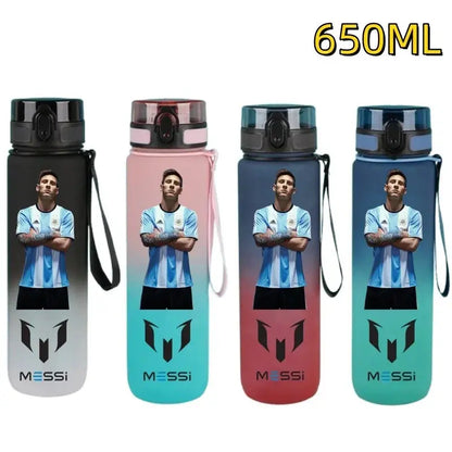 Gourde FIFA Football Star Ronaldo Messi 650ml, Bouteille d'Eau FIFA Football Star Ronaldo Messi 650ml, Neymar, Kylian Mbappe, CR7, KM9, PSG, Real Madrid, Portugal, Barcelone, Argentine, ligue des champions, Ballon d'Or, Franc Gourde Bottle®