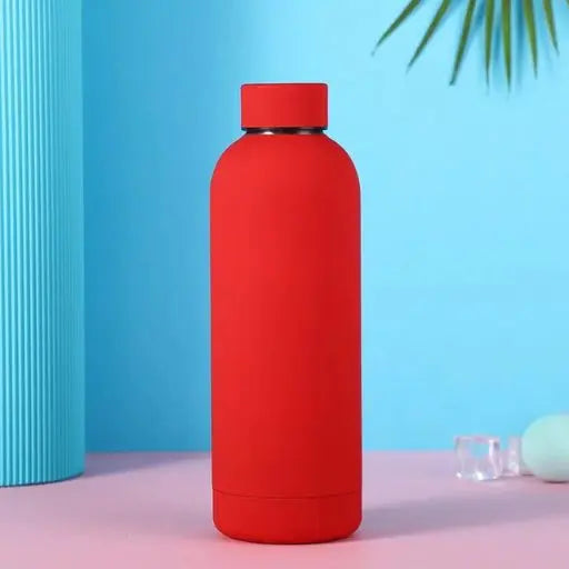 Gourde Isotherme rouge  en Acier Inoxydable à Double Paroi  Votre Compagnon Polyvalent pour l'Hydratation et cette gourde est durable, résistante à la rouille et facile à nettoyer,  - Gourde Bottle