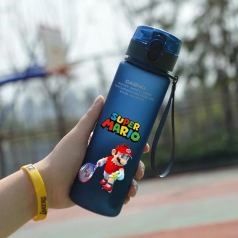 Gourde Mario aux tennis