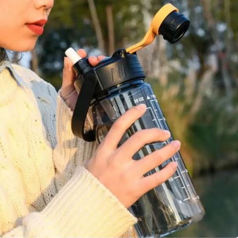 Grande Gourde  de motivation  Avec Paille et Marquage de l'heure, Bouteille d'eau Motivantes pour Rester Hydraté, Tritan, Sans BPA, Étanche, Pour le Gym Bureau l'école Fitness