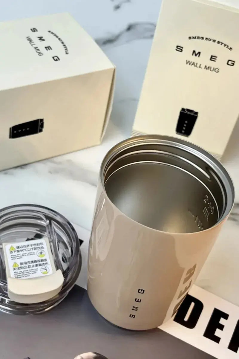 SMEG Mug Transportable SMEG 240ml, Smeg coffee Mug Smeg 240ML , Smeg thermos Mug coffee 300ml, Travel Mug SMEG 300 ml,Mug SMEG Prix, Mug Smeg France, SMEG Mug isotherme, Mug Smeg Amazon, Mug Smeg noir, Mug Smeg Beige Gourde Bottle®