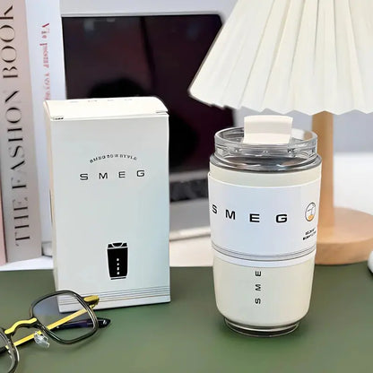 SMEG Mug Transportable SMEG 240ml, Smeg coffee Mug Smeg 240ML , Smeg thermos Mug coffee 300ml, Travel Mug SMEG 300 ml,Mug SMEG Prix, Mug Smeg France, SMEG Mug isotherme, Mug Smeg Amazon, Mug Smeg noir, Mug Smeg Beige Gourde Bottle®