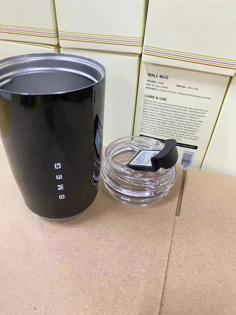 SMEG Mug Transportable SMEG 240ml, Smeg coffee Mug Smeg 240ML , Smeg thermos Mug coffee 300ml, Travel Mug SMEG 300 ml,Mug SMEG Prix, Mug Smeg France, SMEG Mug isotherme, Mug Smeg Amazon, Mug Smeg noir, Mug Smeg Beige Gourde Bottle®